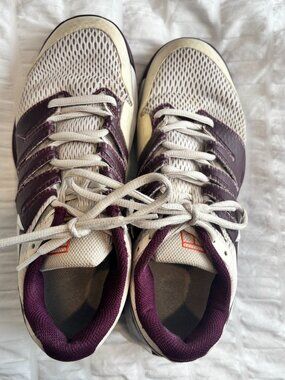 Women's Nike Air Zoom Vapor X Tennis Sneaker/Shoes size 8. Vintage design Maroon